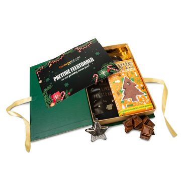Kerstboek met difuser en thee