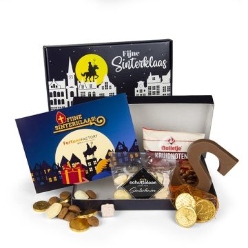 Sinterklaaslekkernijen in verzenddoosje open