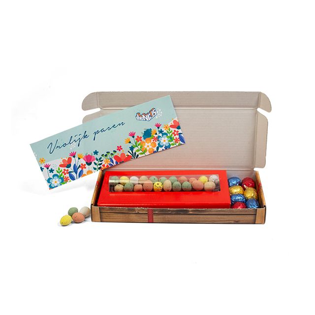 Kleurrijke eieren in brievenbusdoosje naar eigen ontwerp