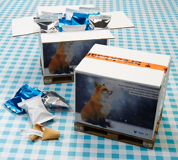 FOX-IT levert een analoog geschenk als digitale organisatie